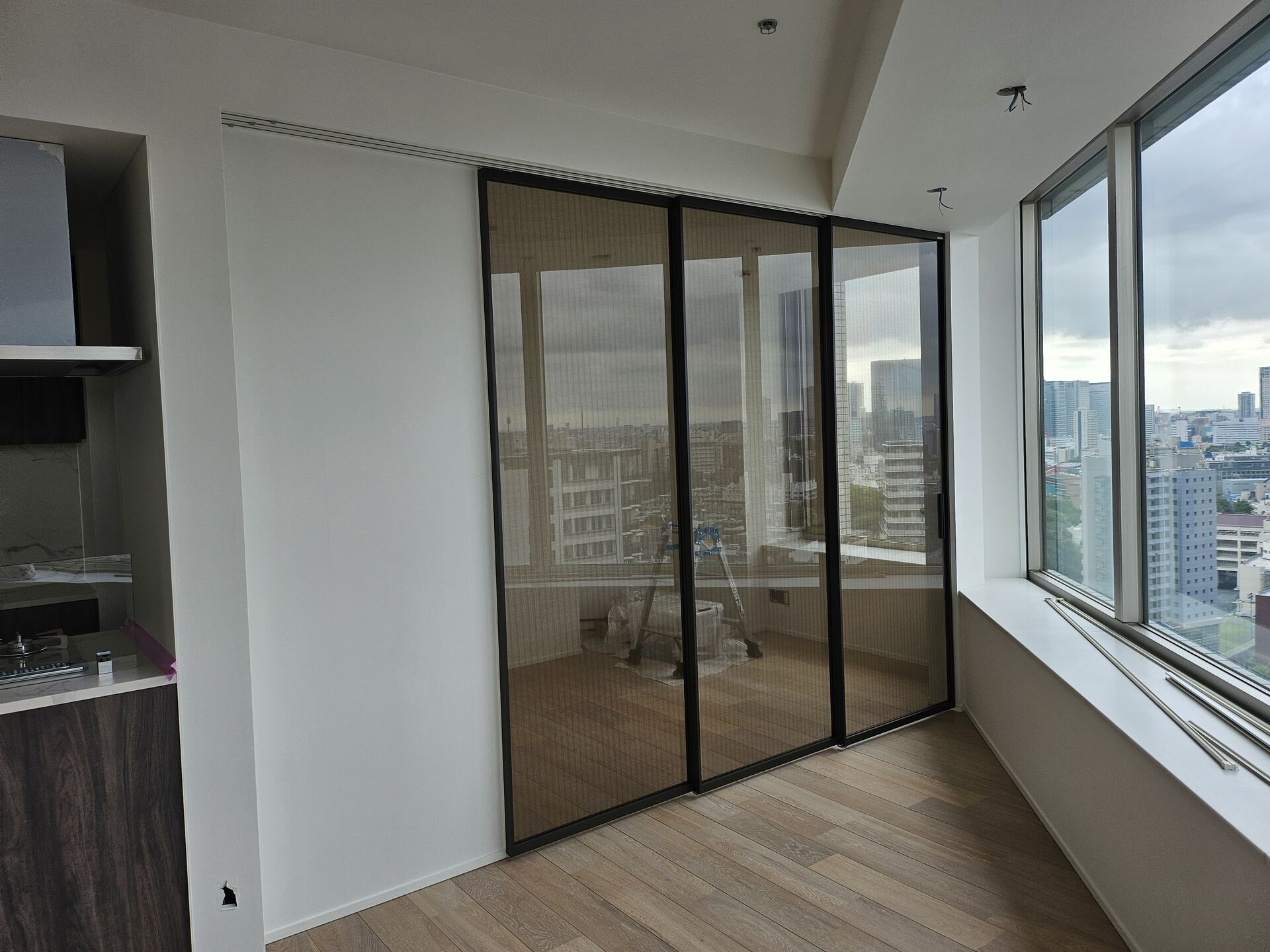 室内のアルミ建具
