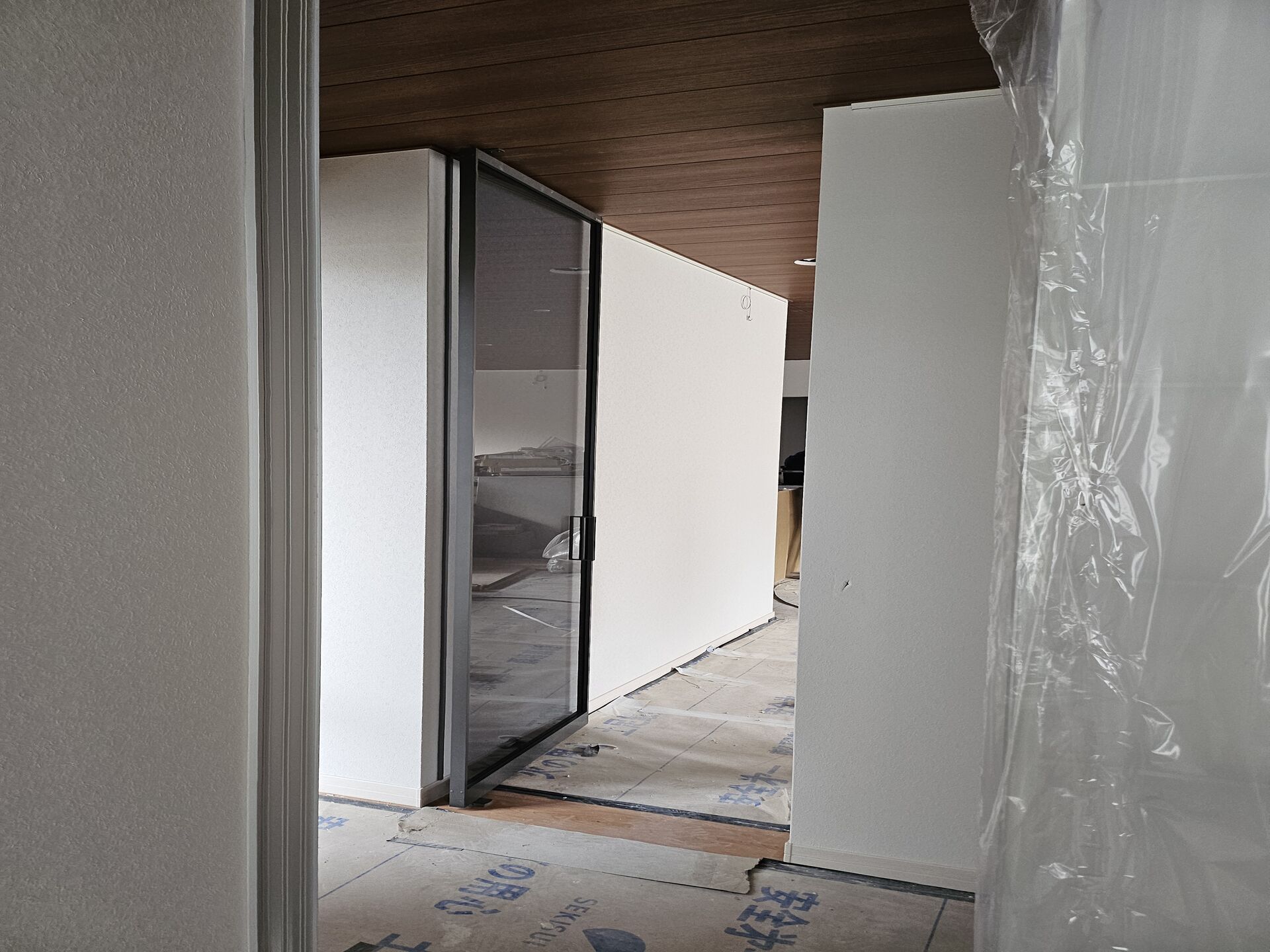 室内のアルミ建具